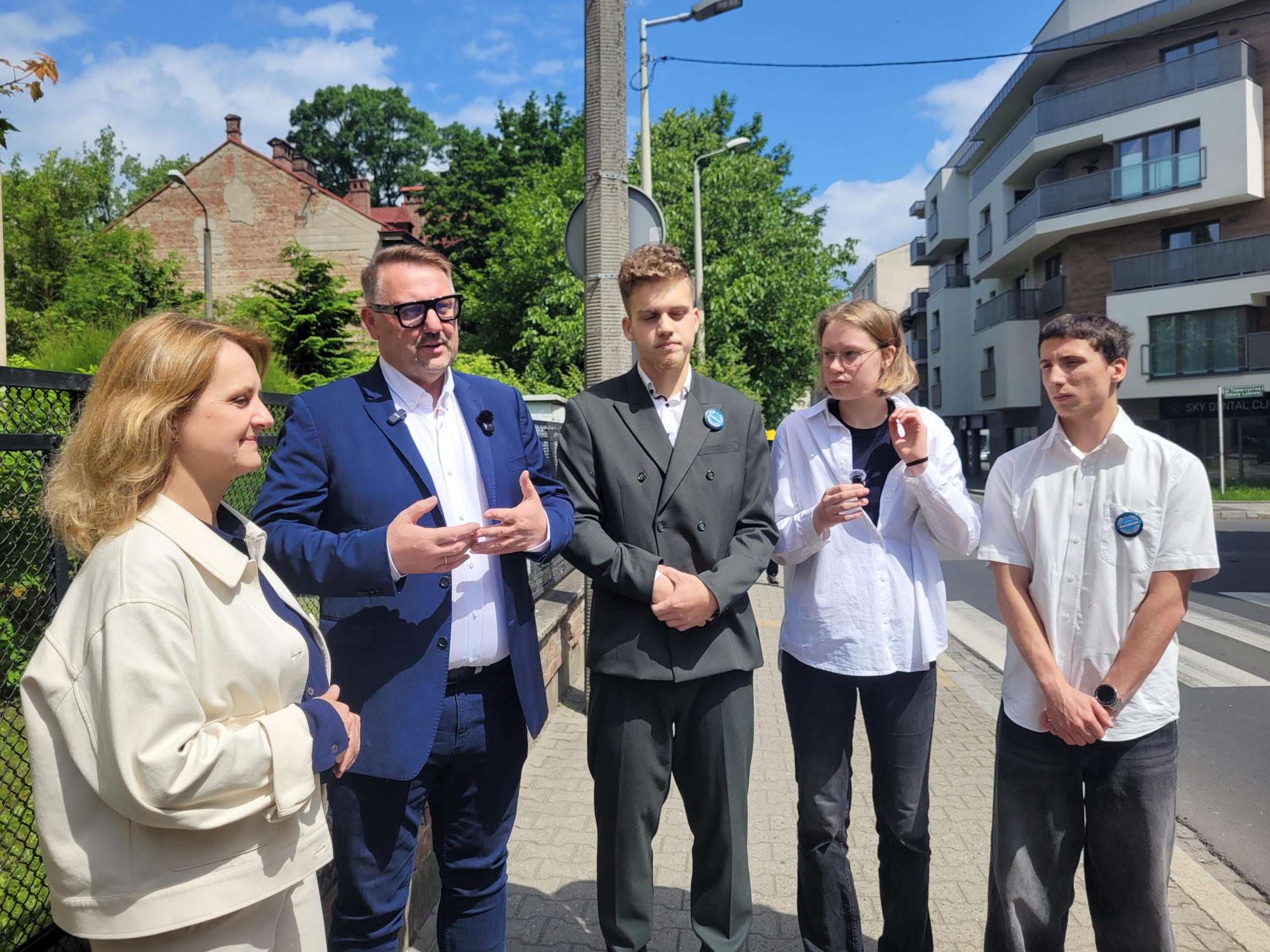 Na zdjęciu uczniowie i dyrekcja ZSE na spotkaniu z prezydentem