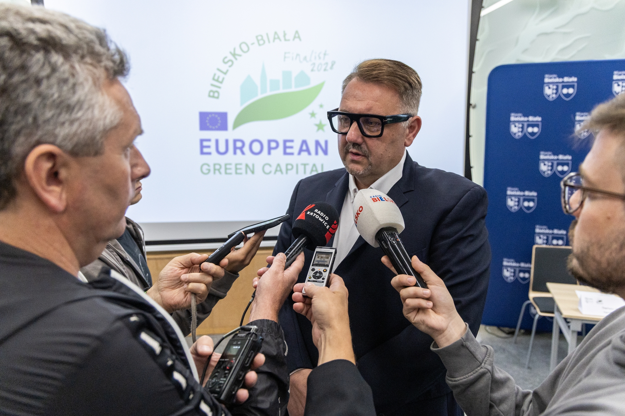 na zdjęciu osoby podczas konferencji