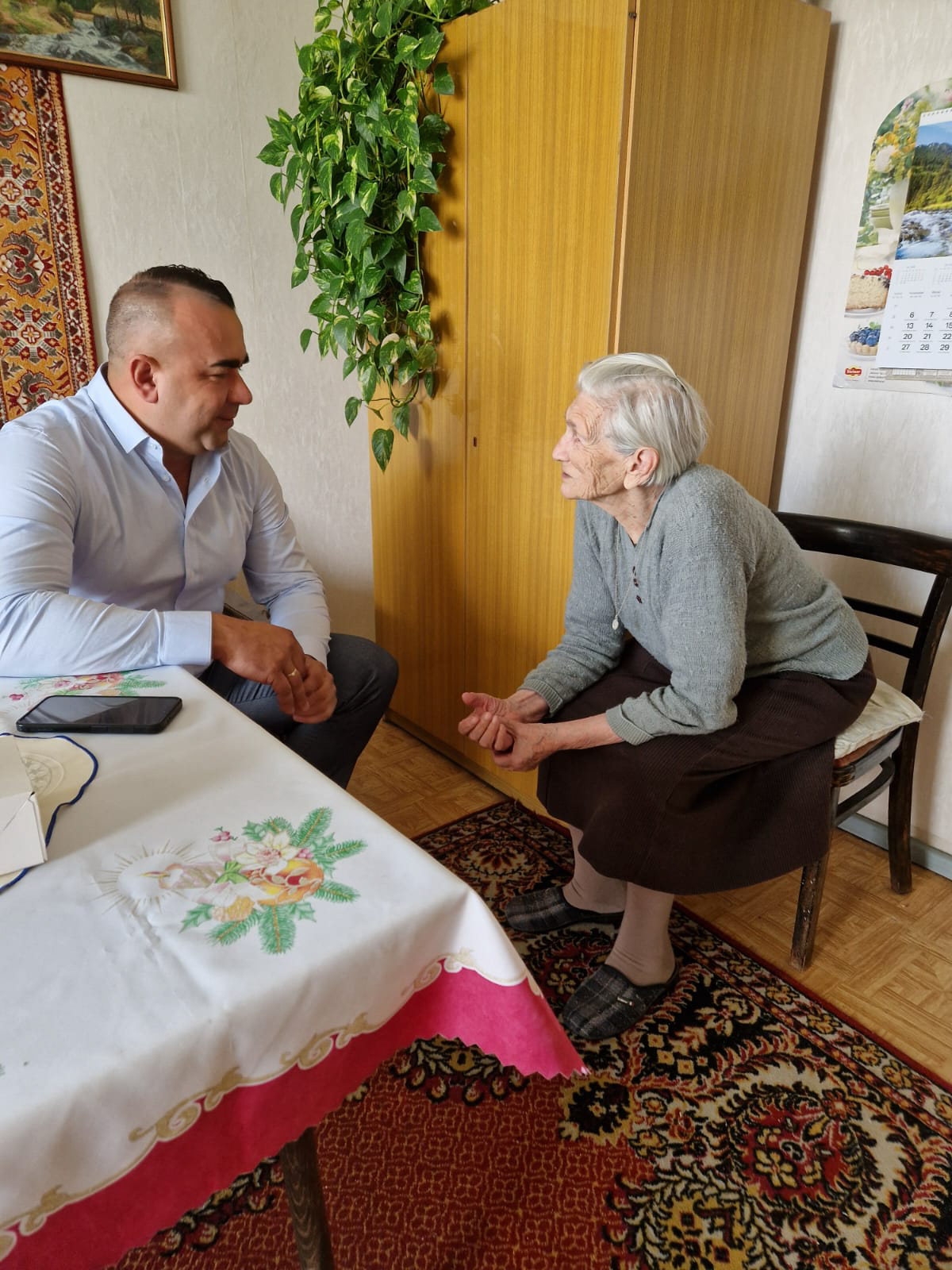 Na zdjęciu jubilatka i jej gość 