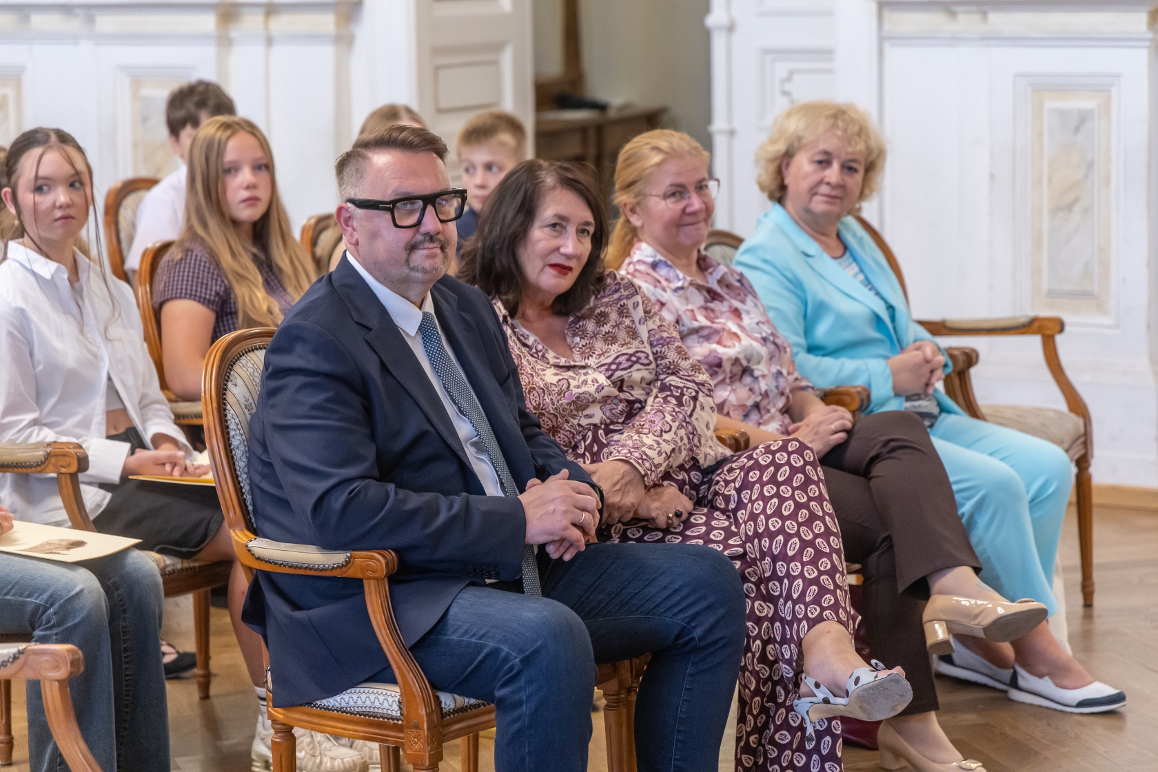 Na zdjęciu reprezentanci Ratusza i dyrektorzy szkół