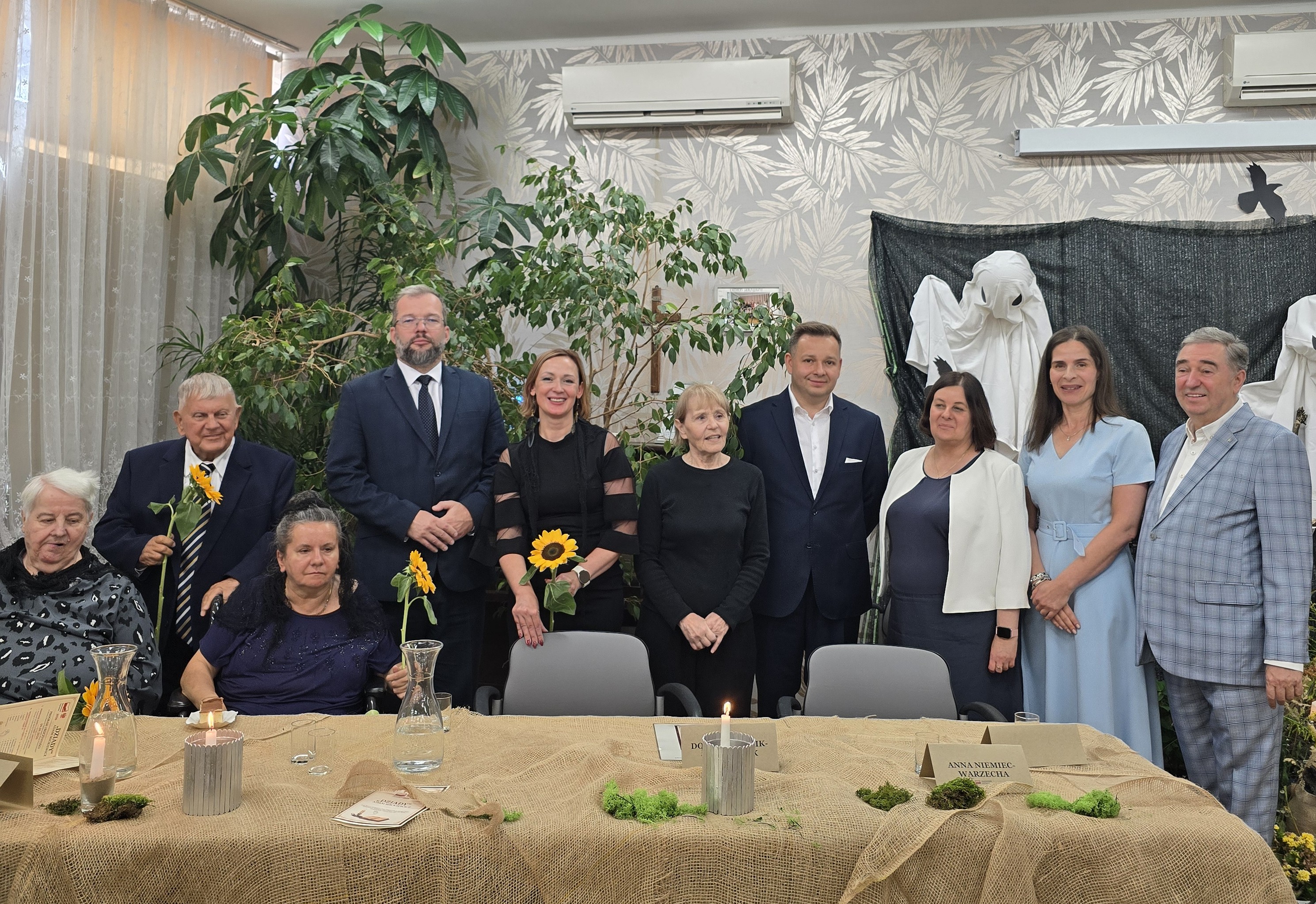 Zdjęcie grupowe czytających 