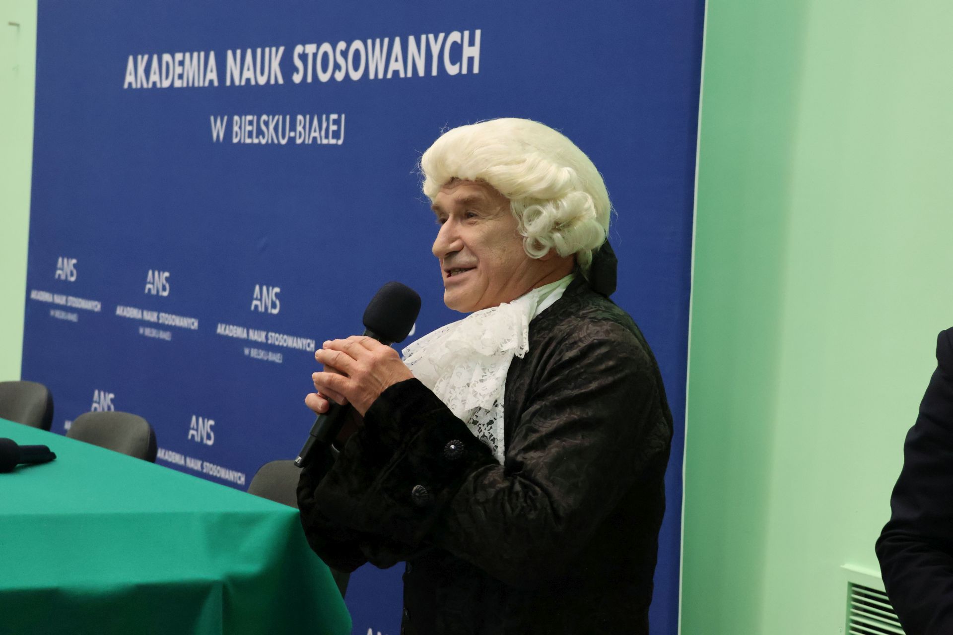 na zdjęciu konferencje w ANS