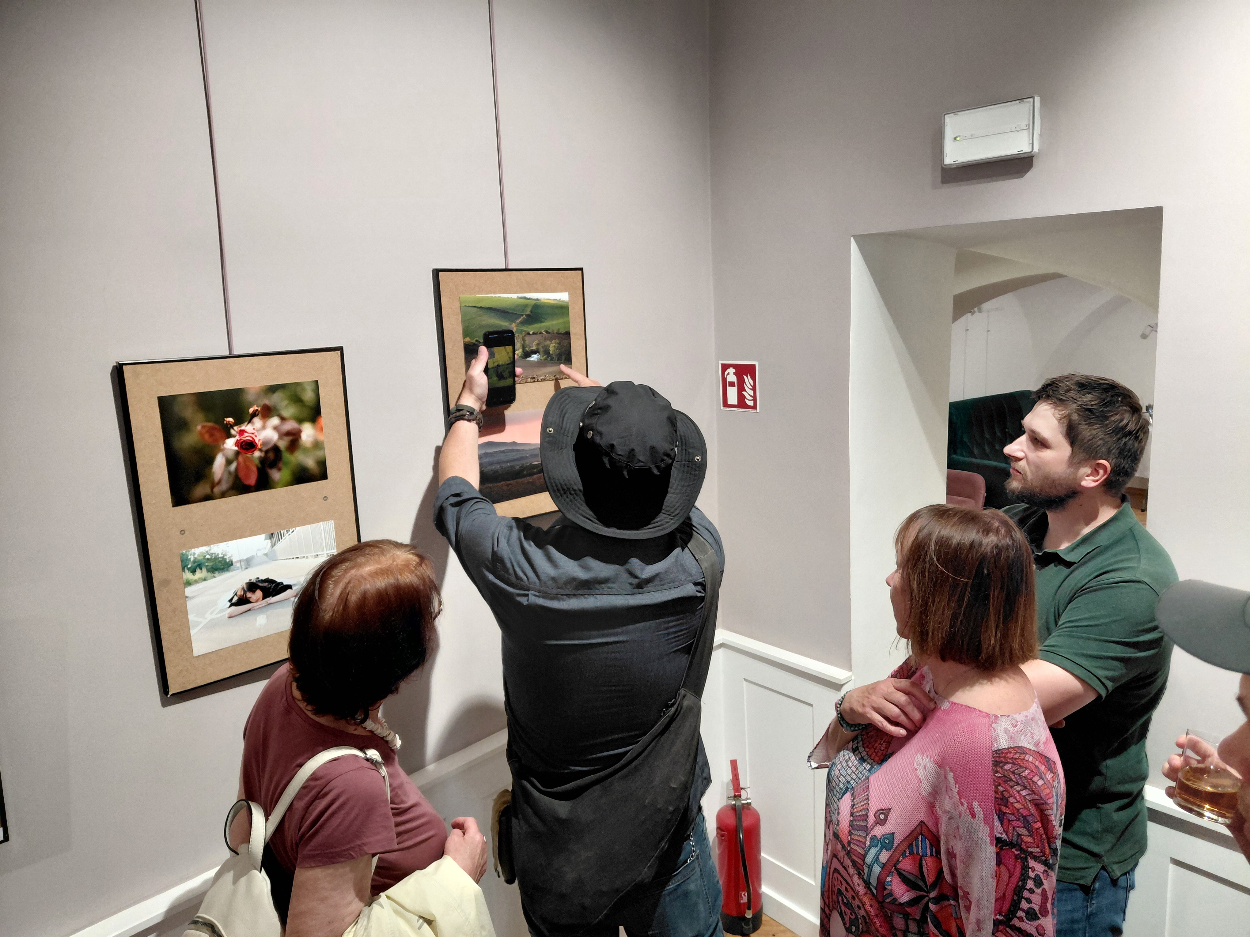 Na zdjęciu wystawa Fotowarsztat – Akademii Fotografii FotoGrupa2B