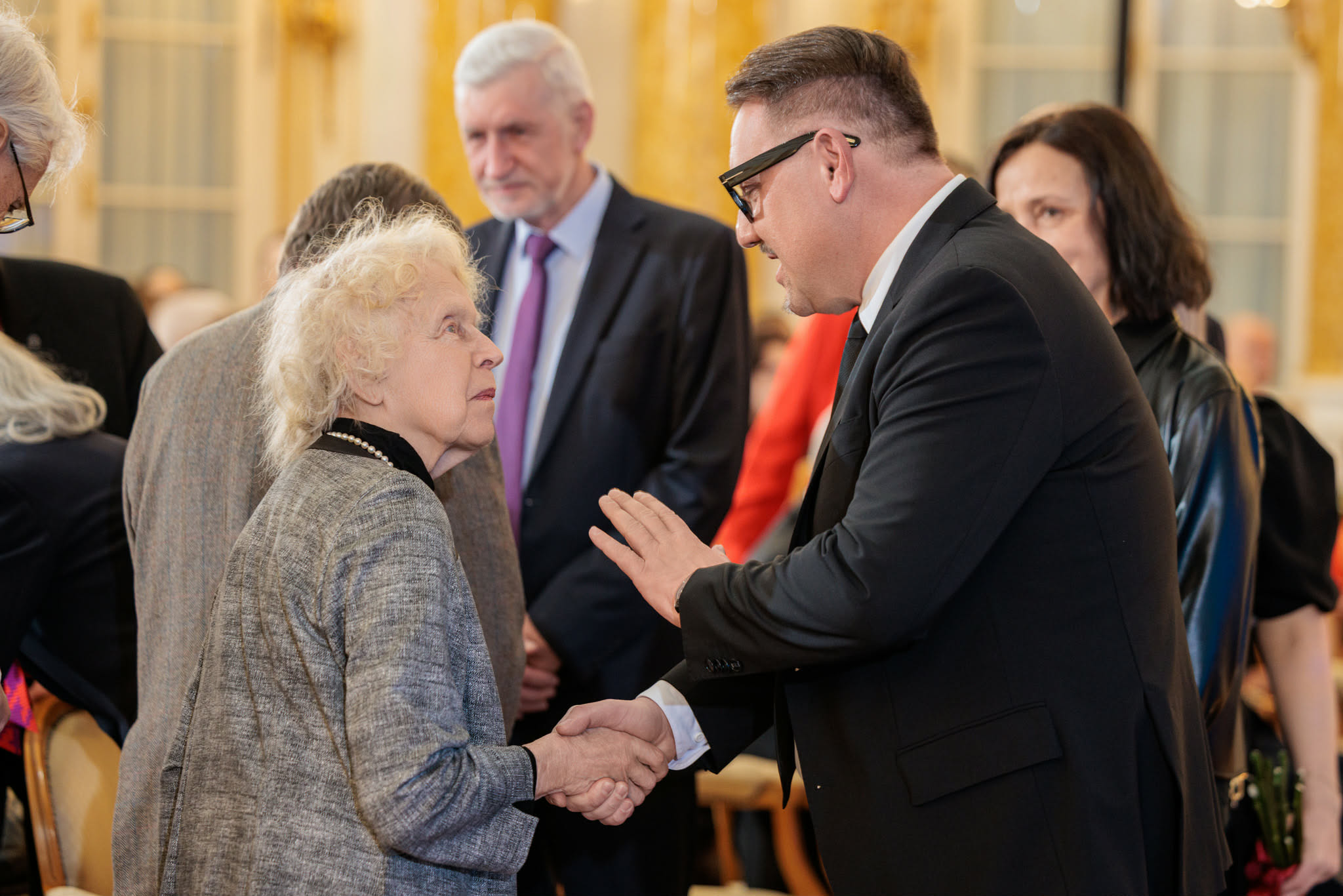 na zdjęciu laureatka z prezydentem Bielska-Białej