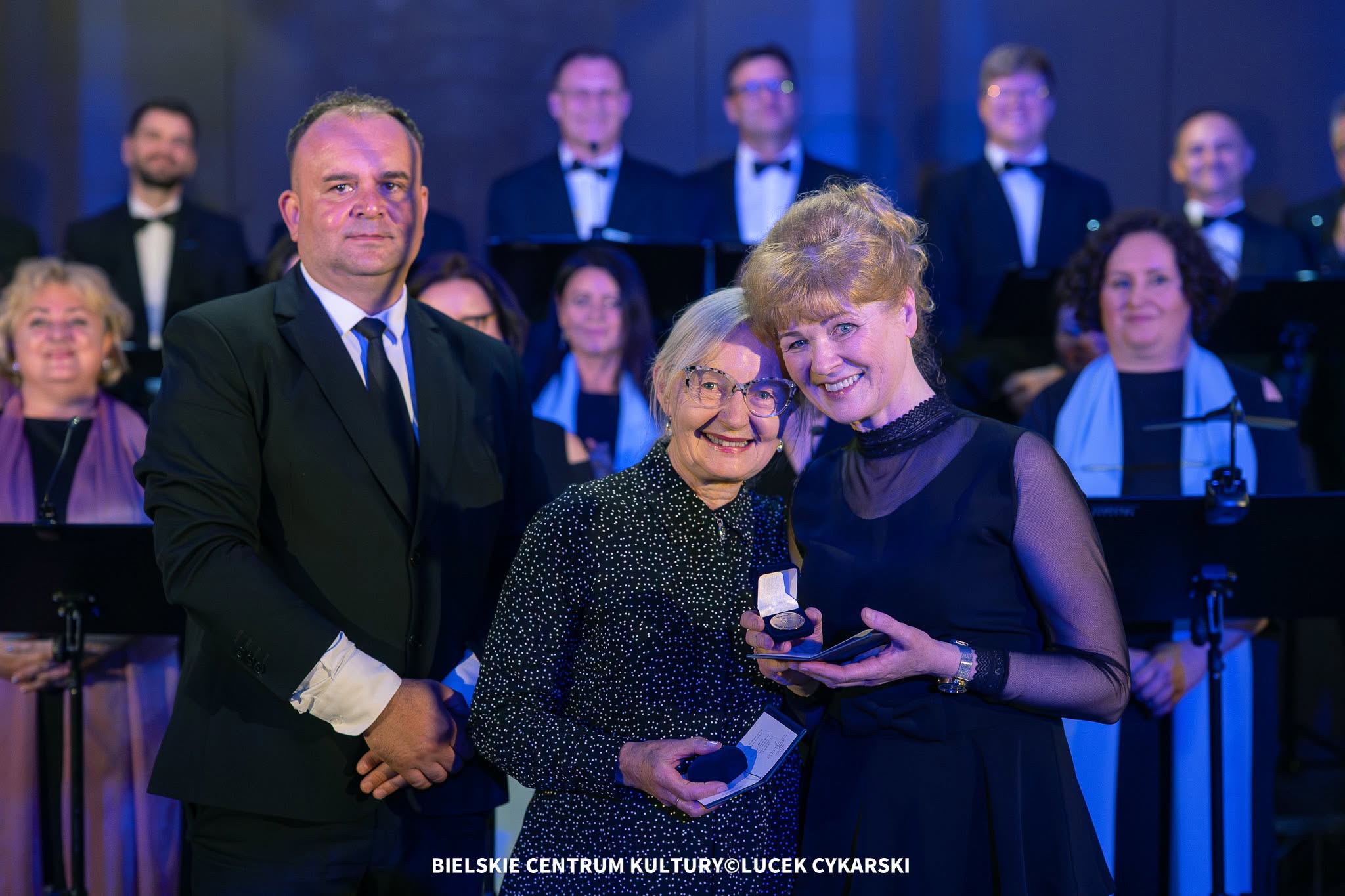 Na zdjęciu Marcin Szarek, Barbara Bałda i Beata Borowska