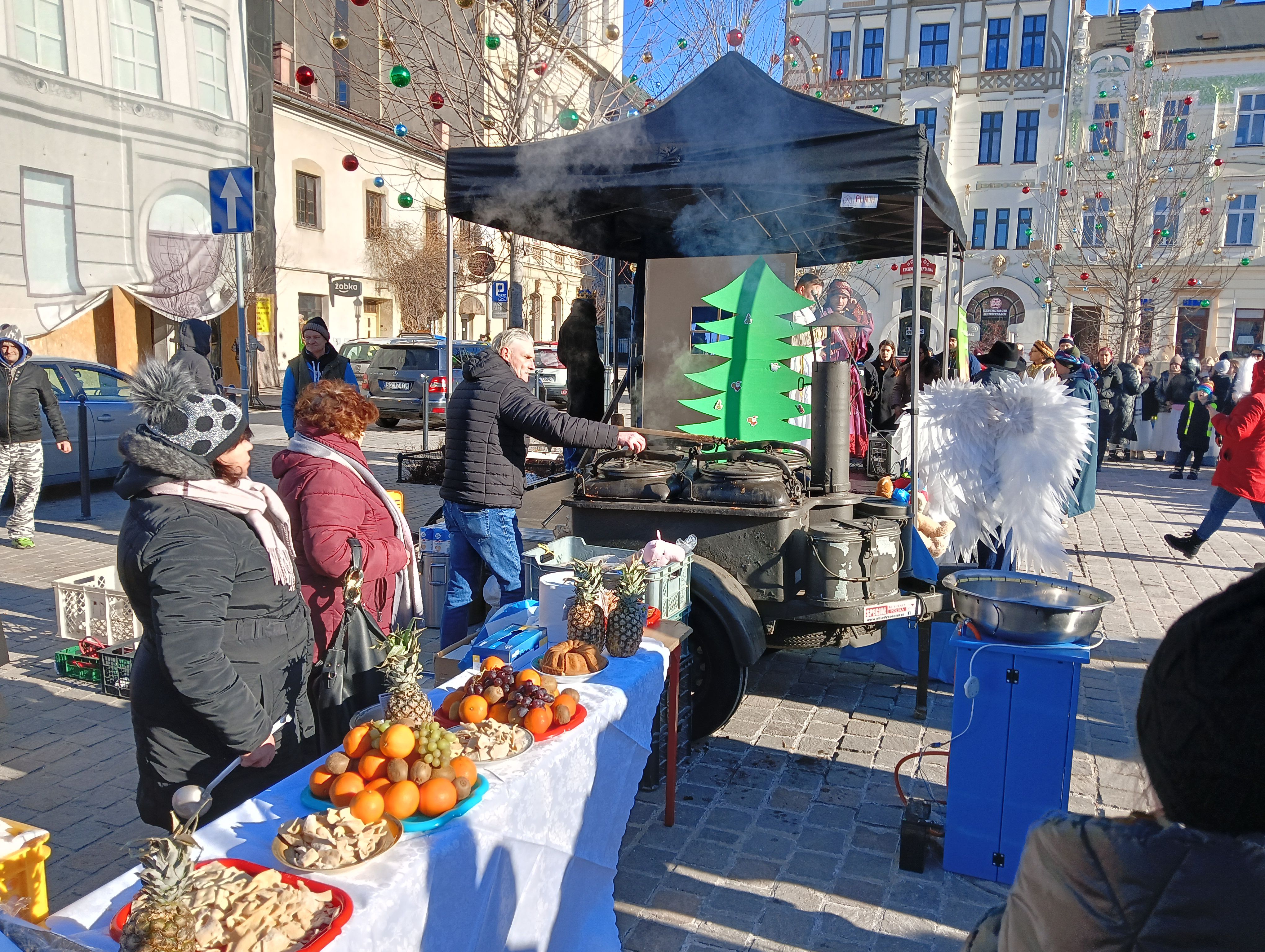 Na zdjęciu pochód kolędników