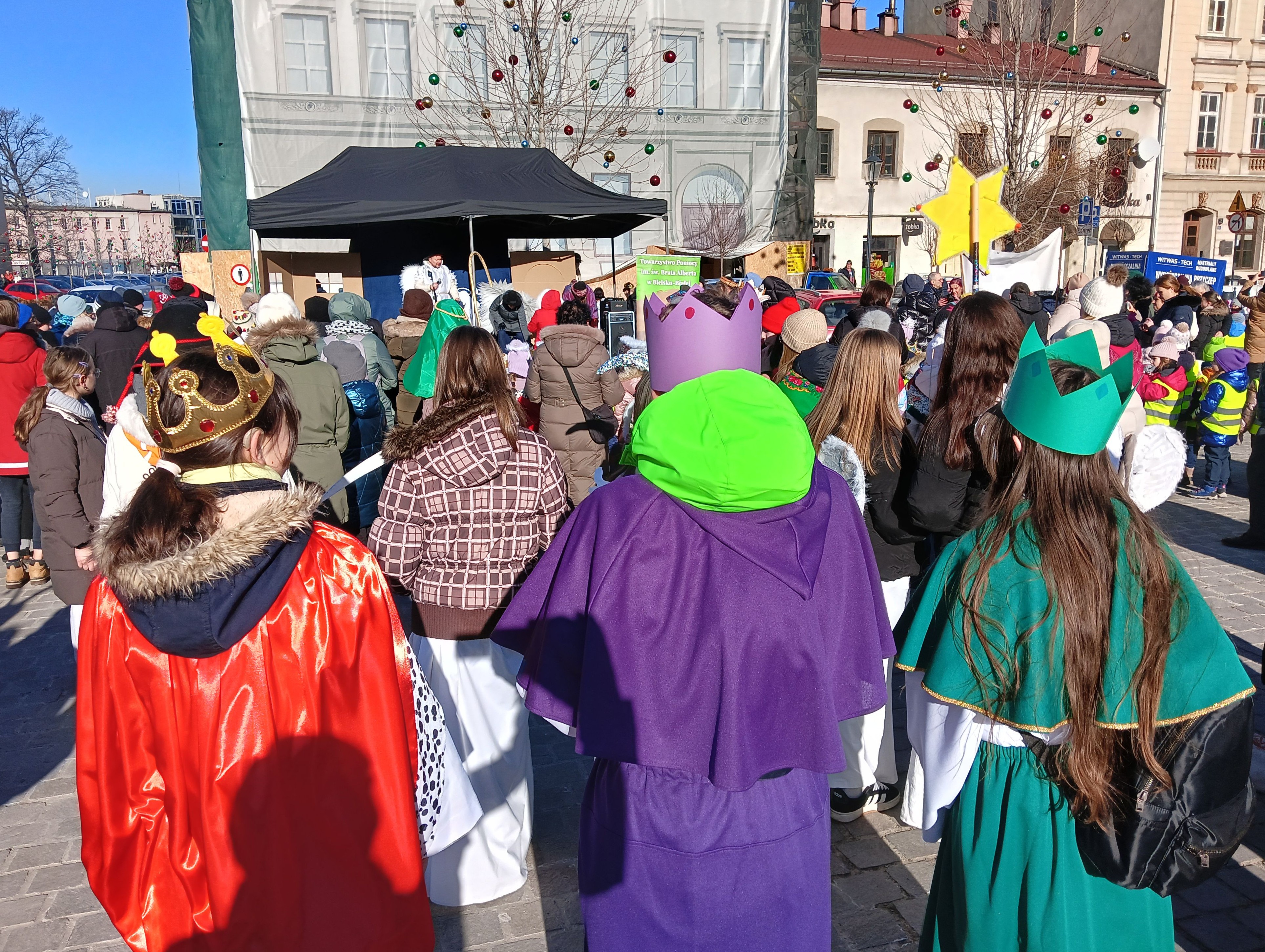 Na zdjęciu pochód kolędników