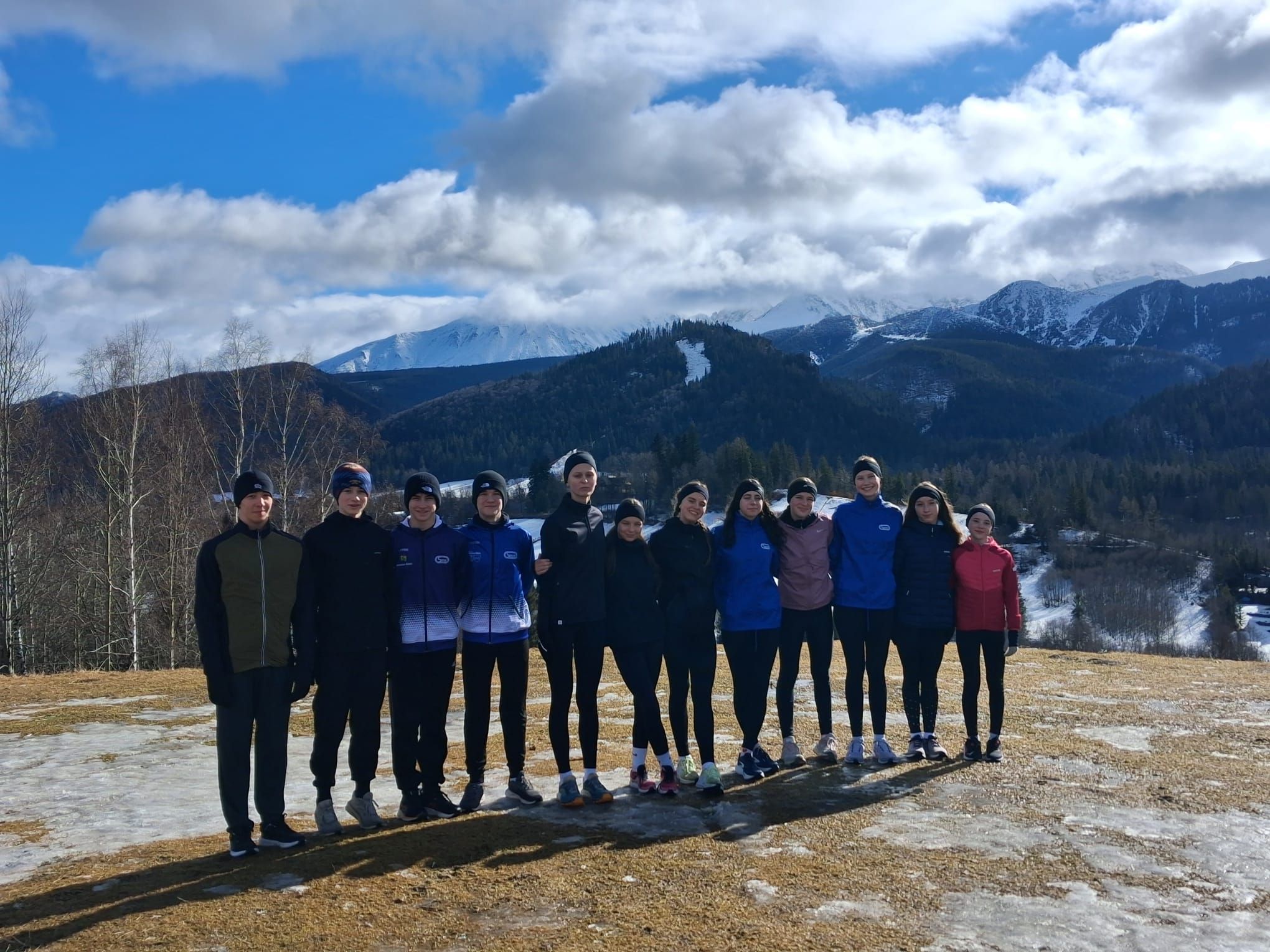 Na zdjęciu uczestnicy obozu sportowego