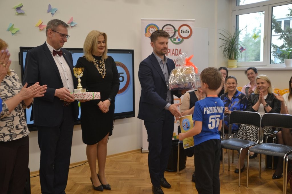 wręczenie nagród uczestnikom olimpiady