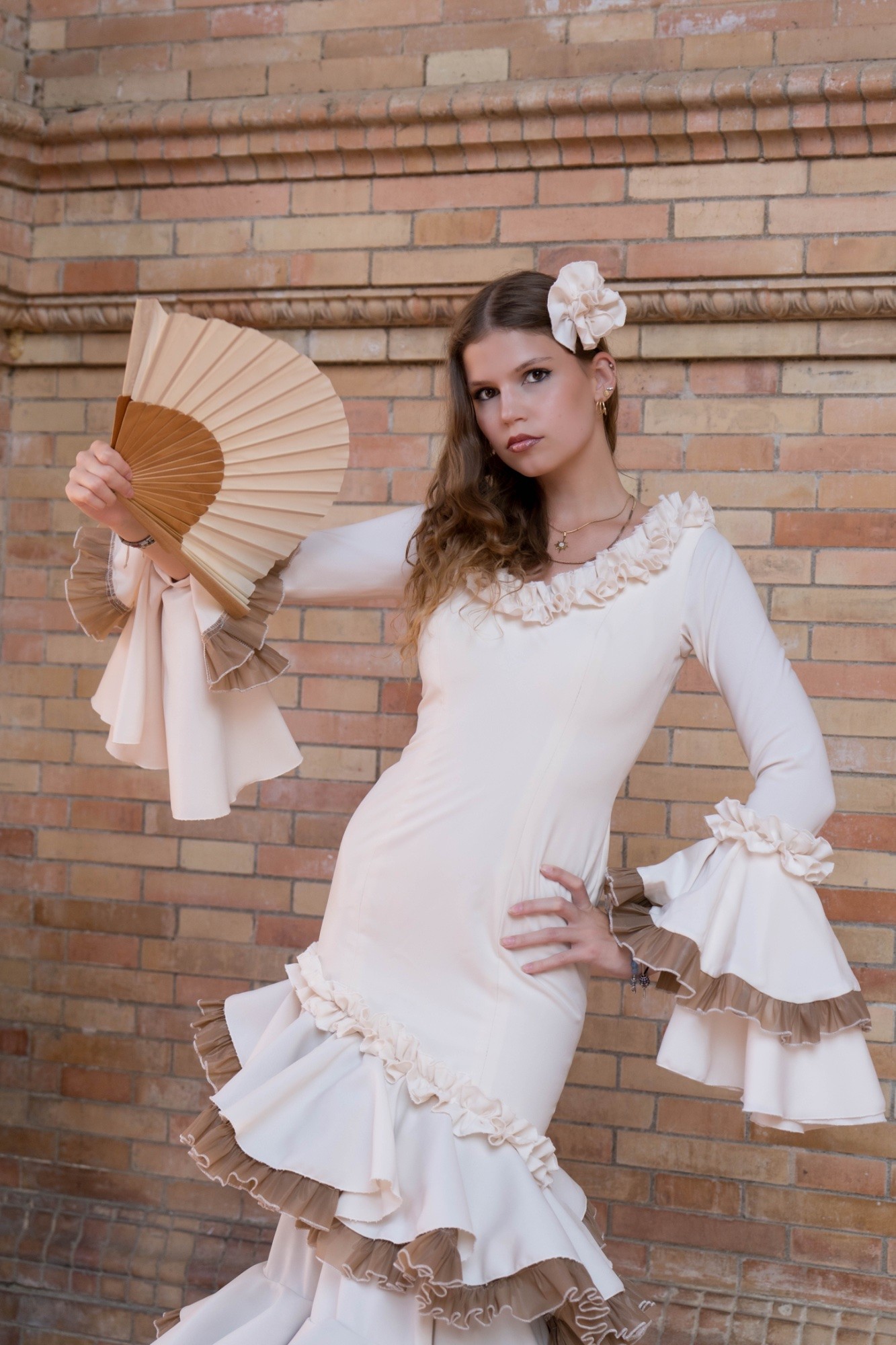 na zdjęciu uczennica w sukience flamenco