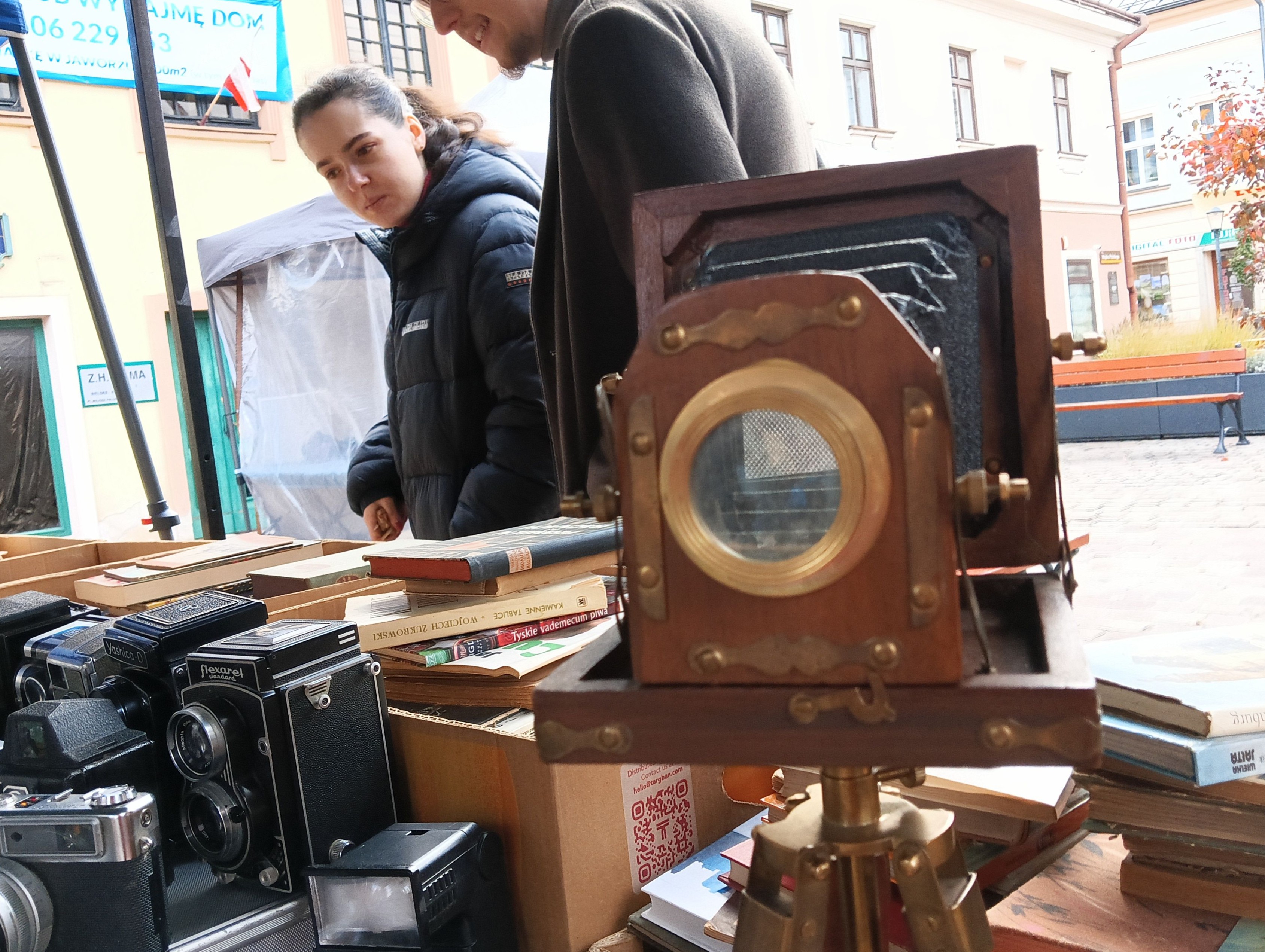 Na zdjęciu ludzie na Giełdzie Staroci w Białej