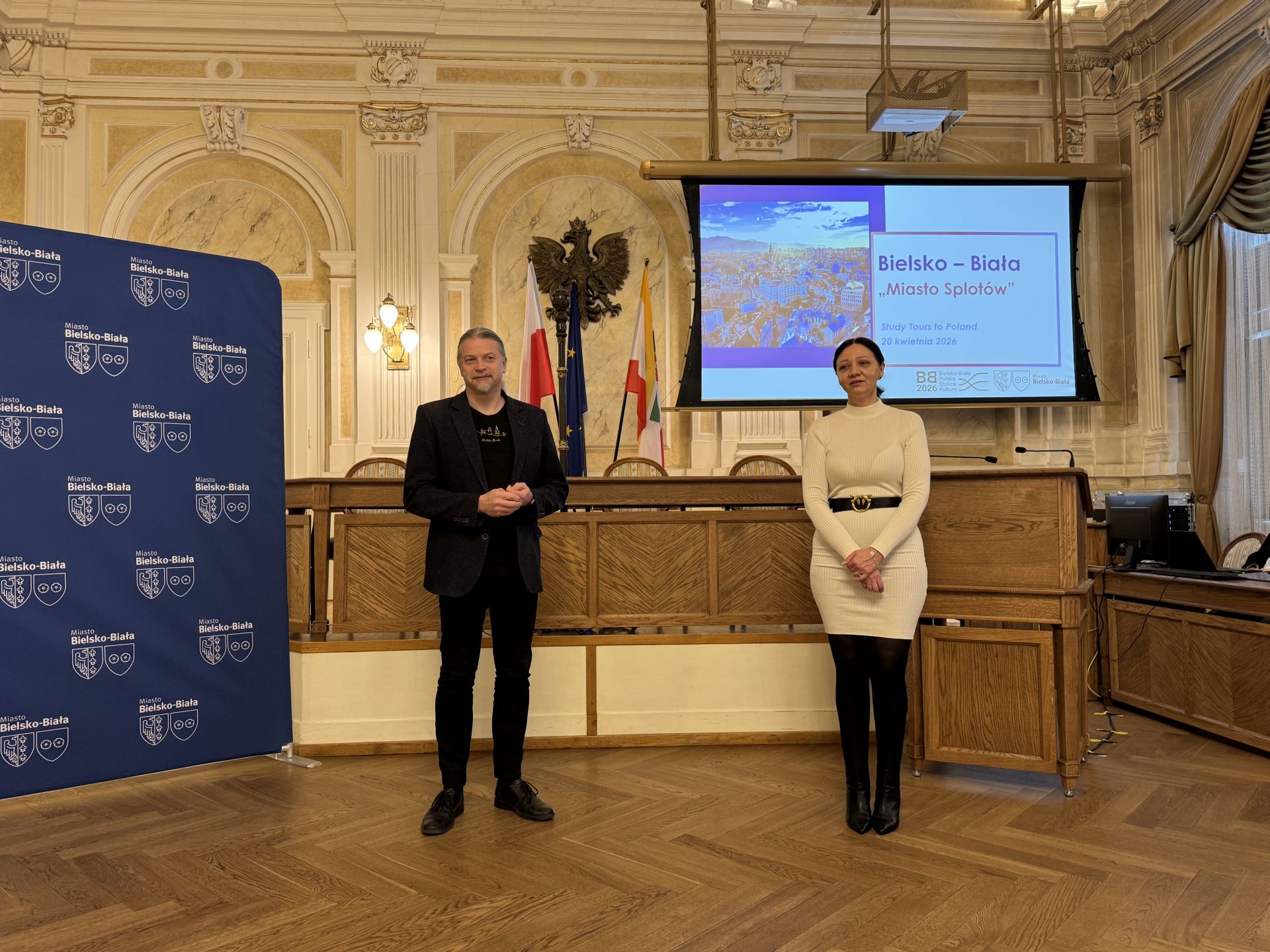 Na zdjęciu dwie osoby 