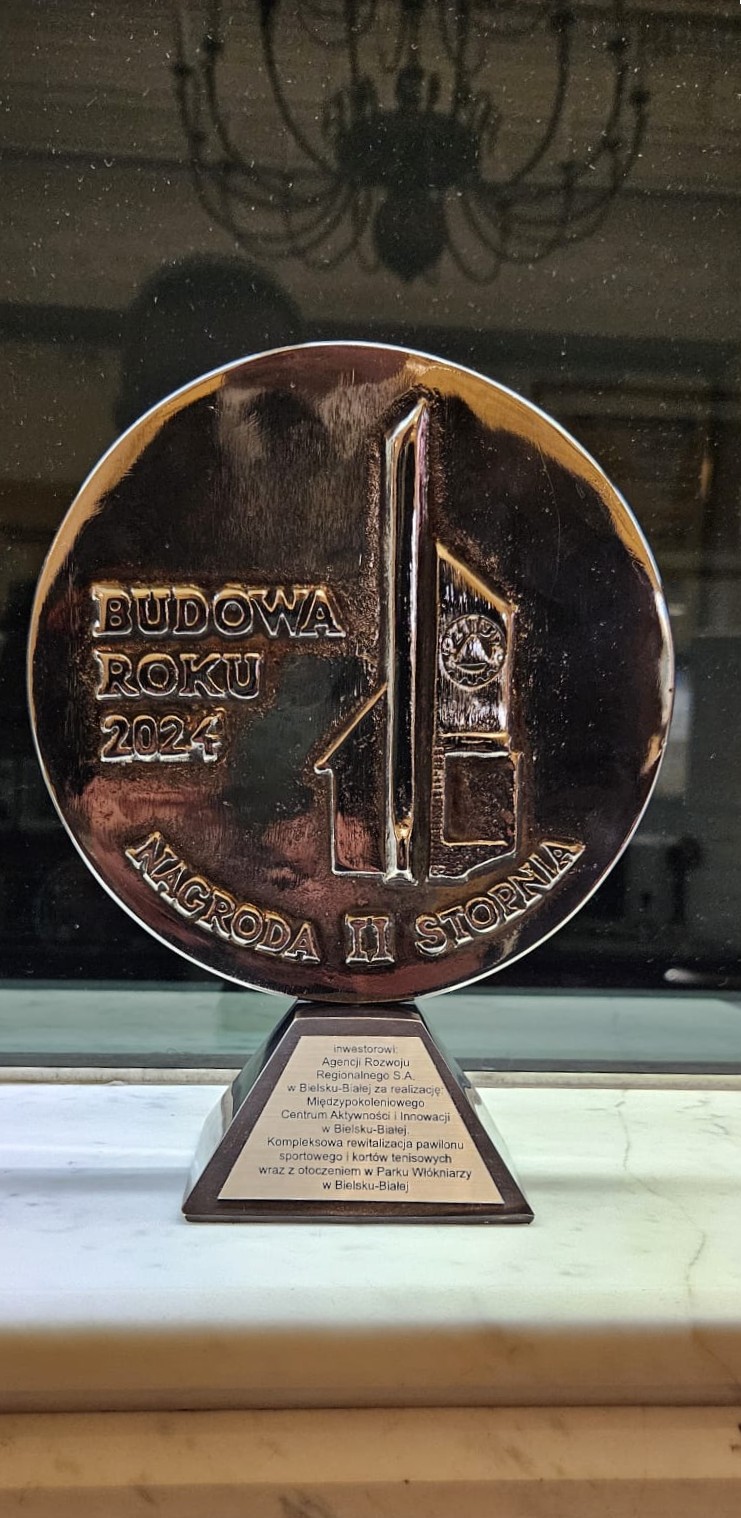 Na zdjęciu puchar 