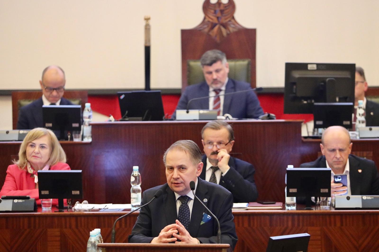 Na zdjęciu rektor podczas sesji 