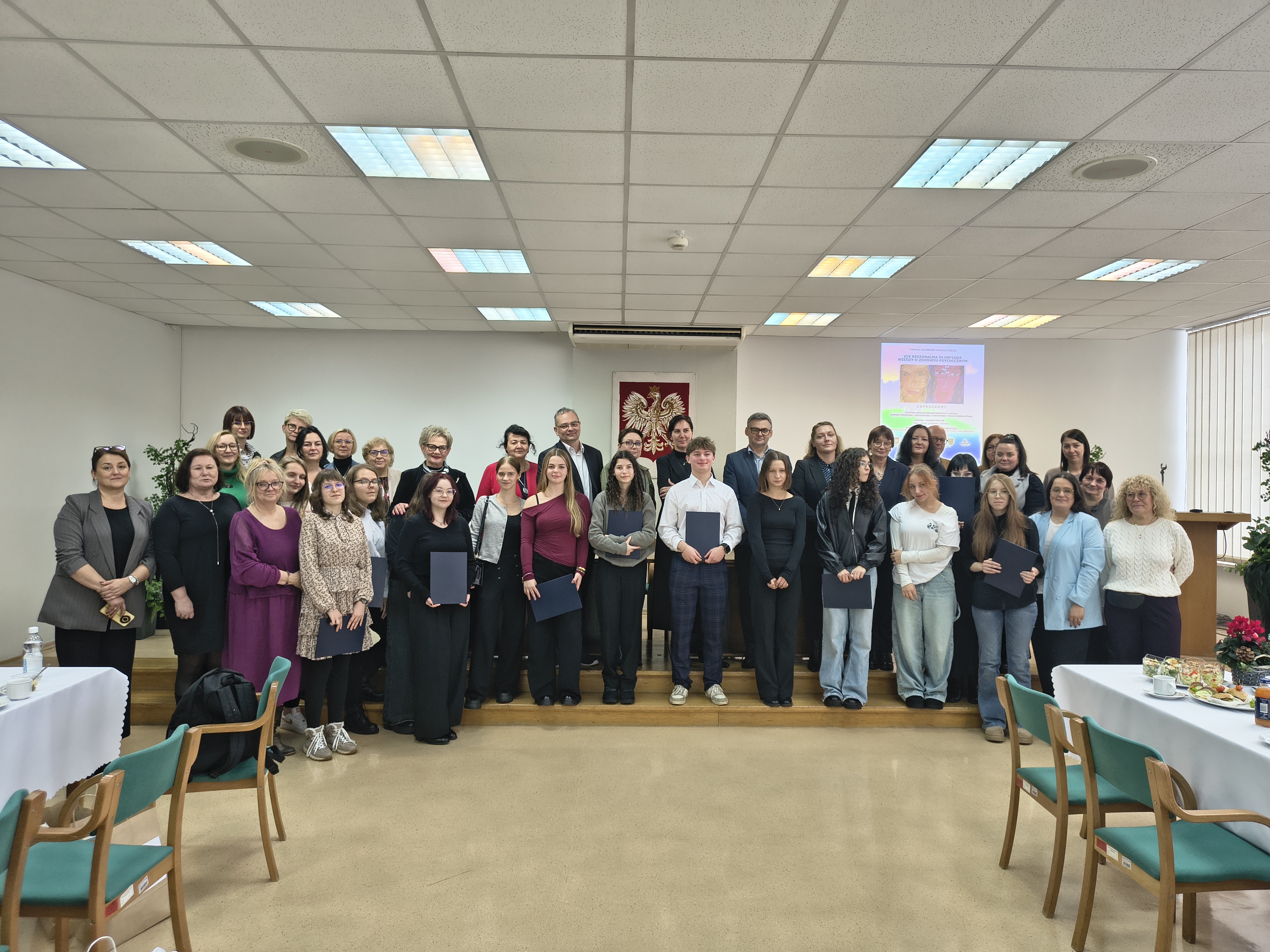 Na zdjęciu wszyscy uczestnicy finału z organizatorami