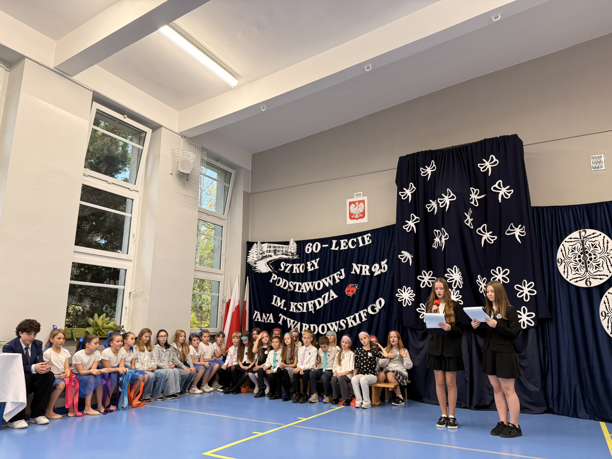 Na zdjęciu uroczystości w szkole
