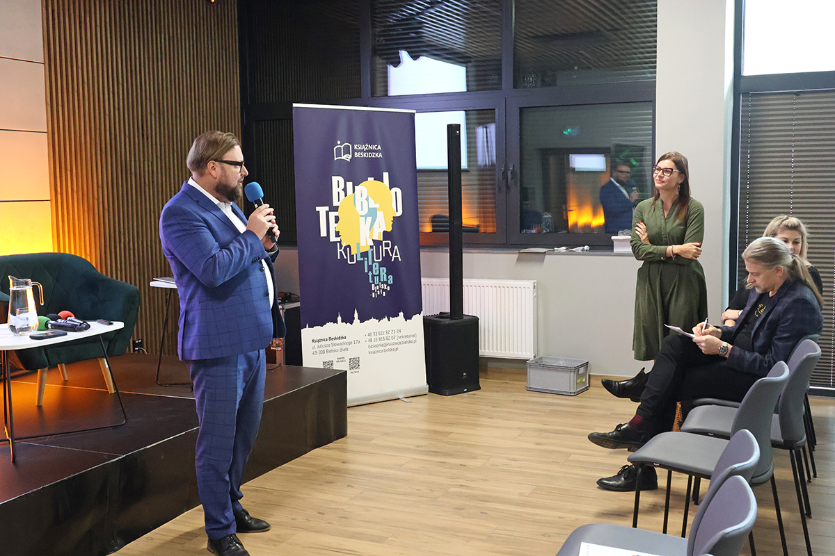 na zdjęciu zastępca prezydenta miasta Adam Ruśniak i Pełnomocnik Prezydenta ds. Osób Młodych dr Paulina Żmijowska