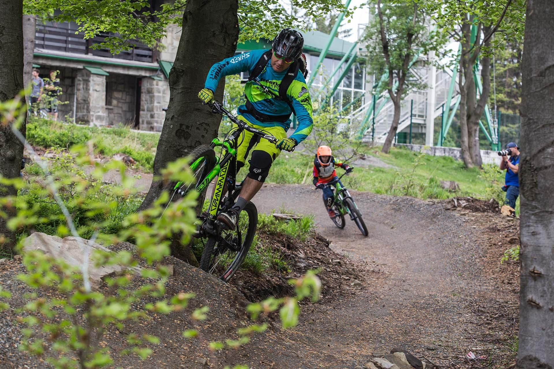 Na zdjęciu ścieżka rowerowa 