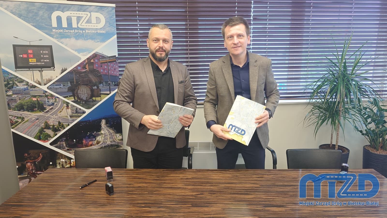 Na zdjęciu podpisanie umowy 