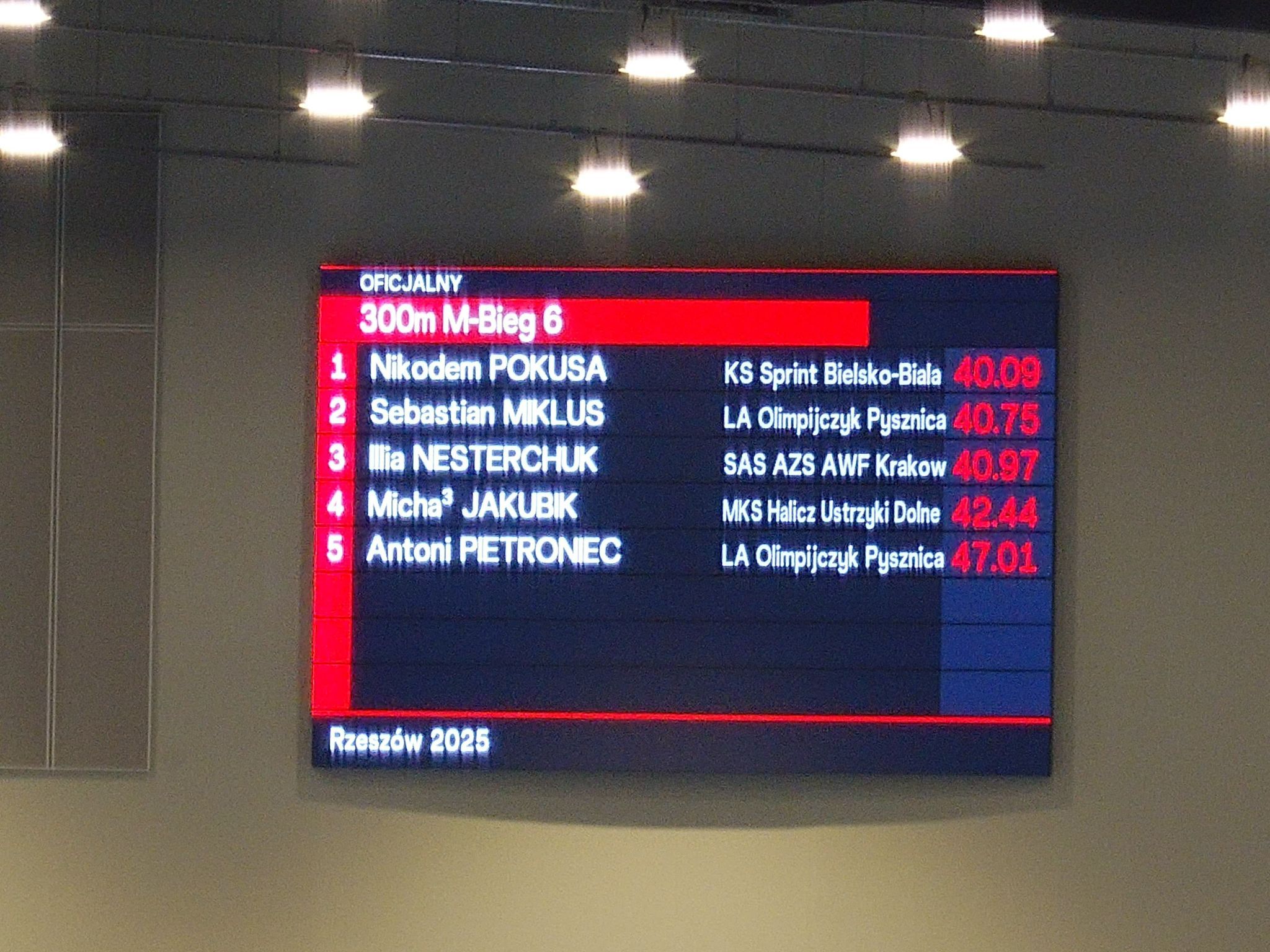 Na zdjęciu elektroniczna tablica wyników