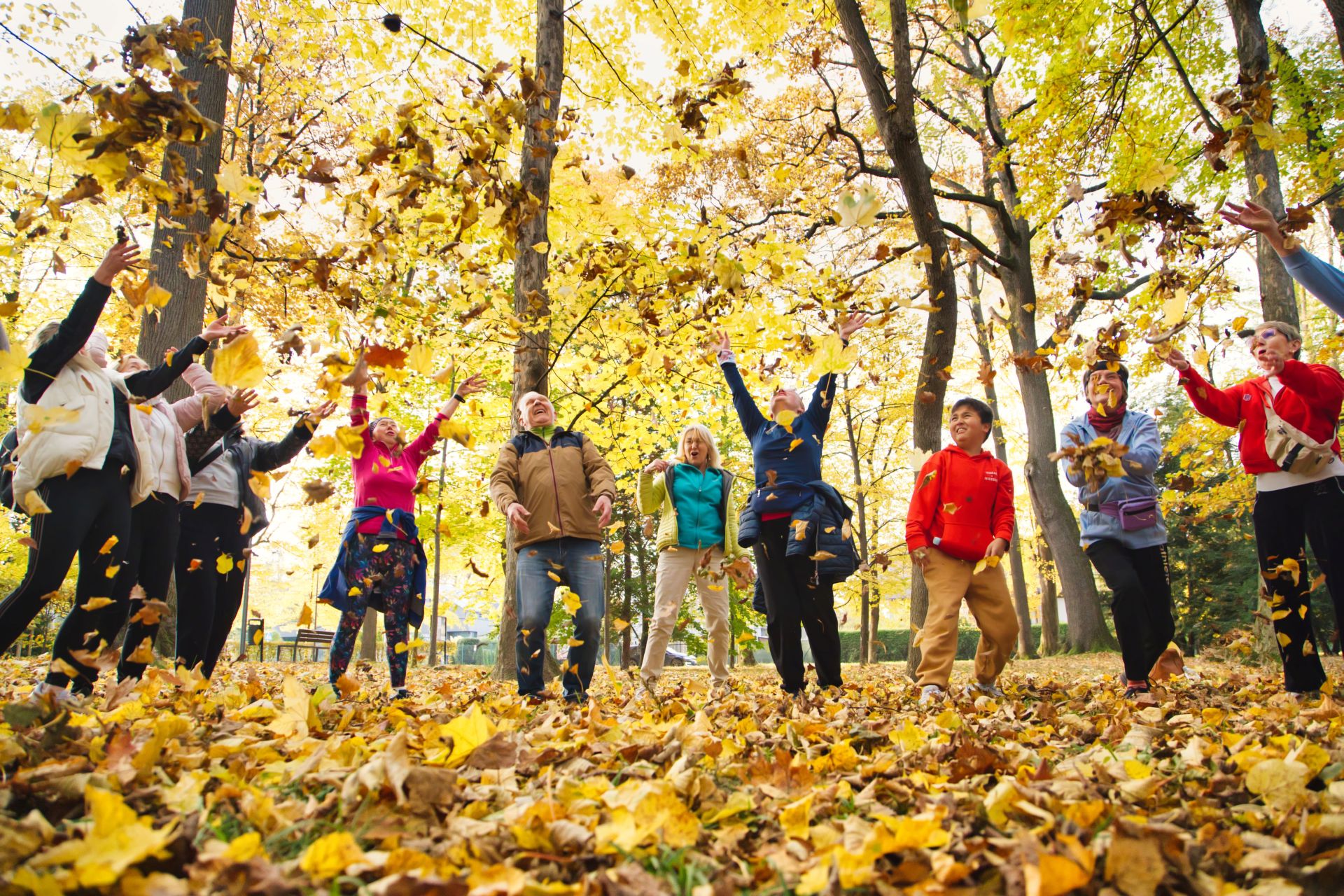 Na zdjęciu ludzie ćwiczący 
