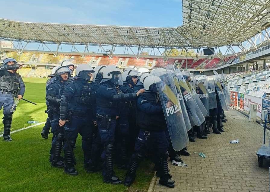 Na zdjęciu policjanci 