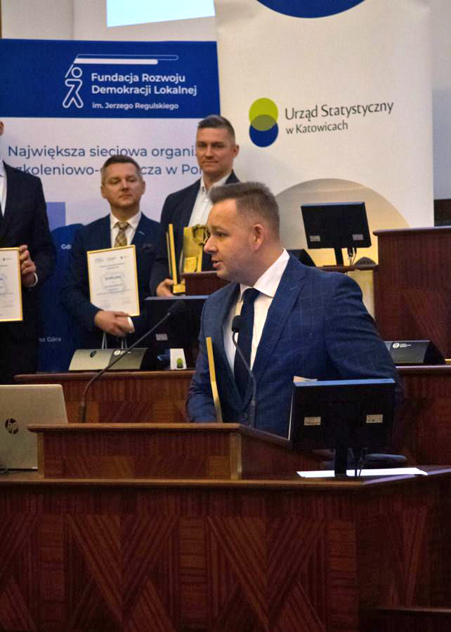 Na zdjęciu Przemysław Kamiński na mównicy