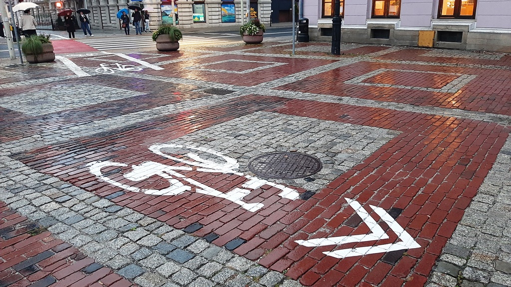 zdjęcie przedstawiające znak poziomy Sierżant rowerowy