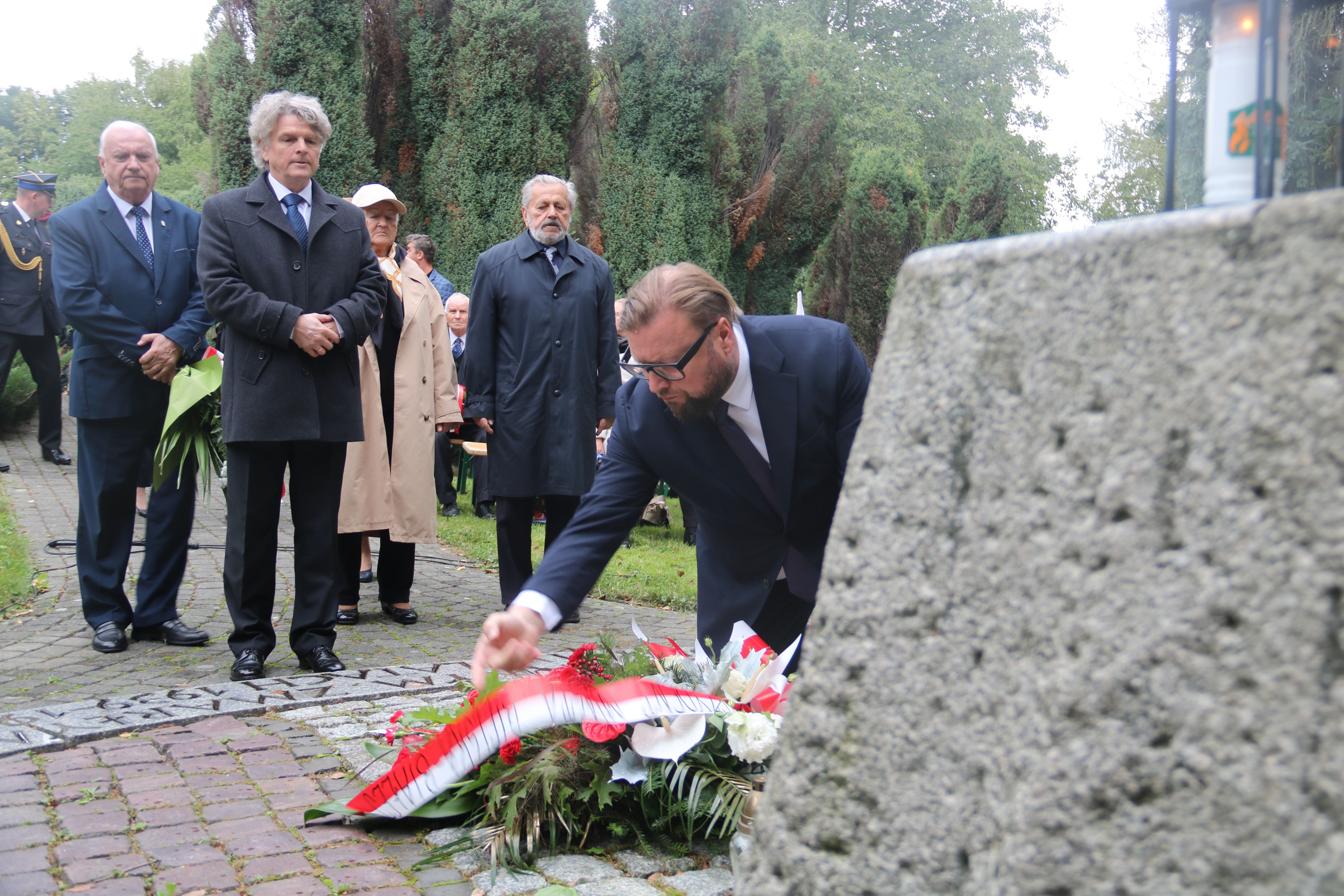 Stojący ludzie 