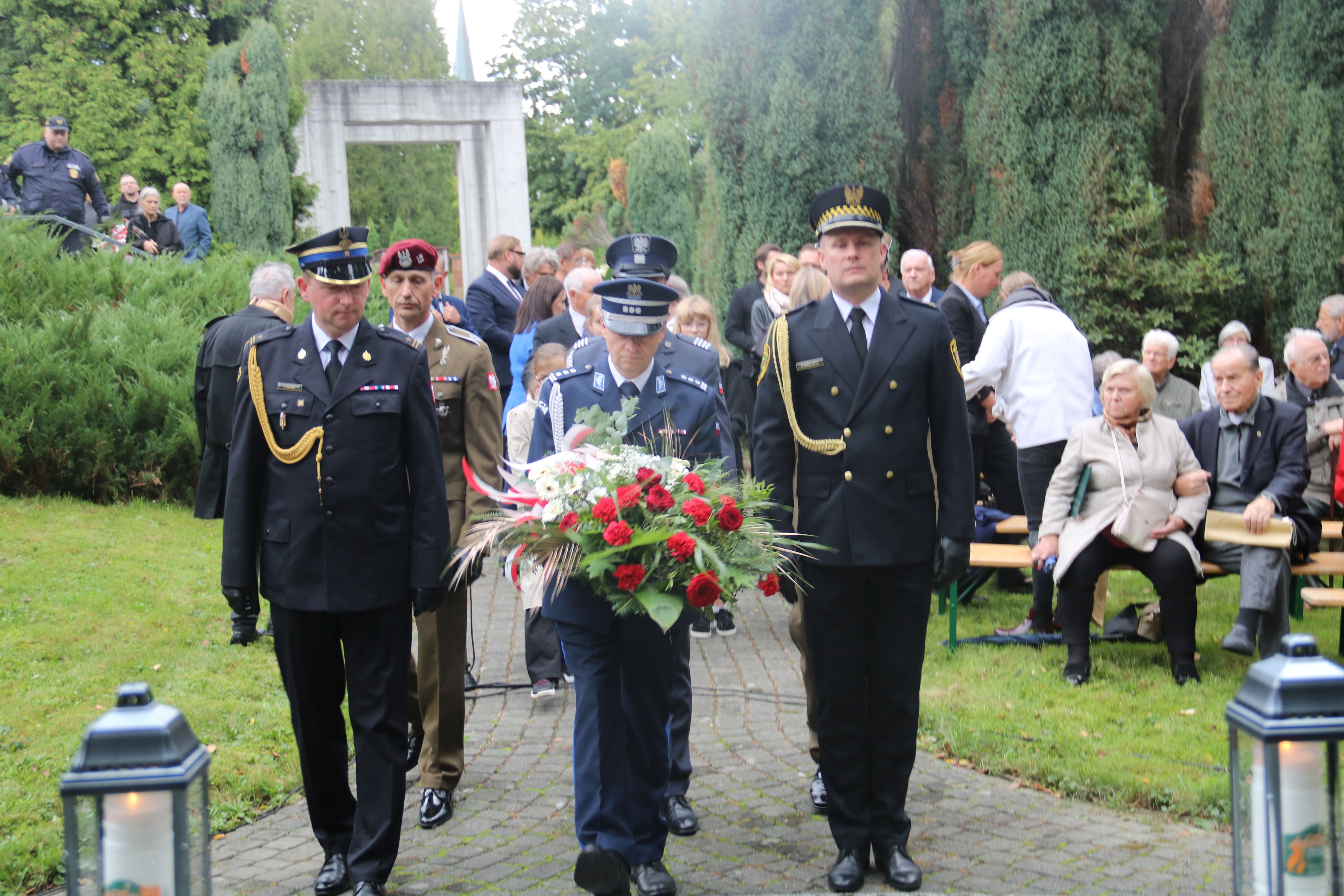 Stojący ludzie 