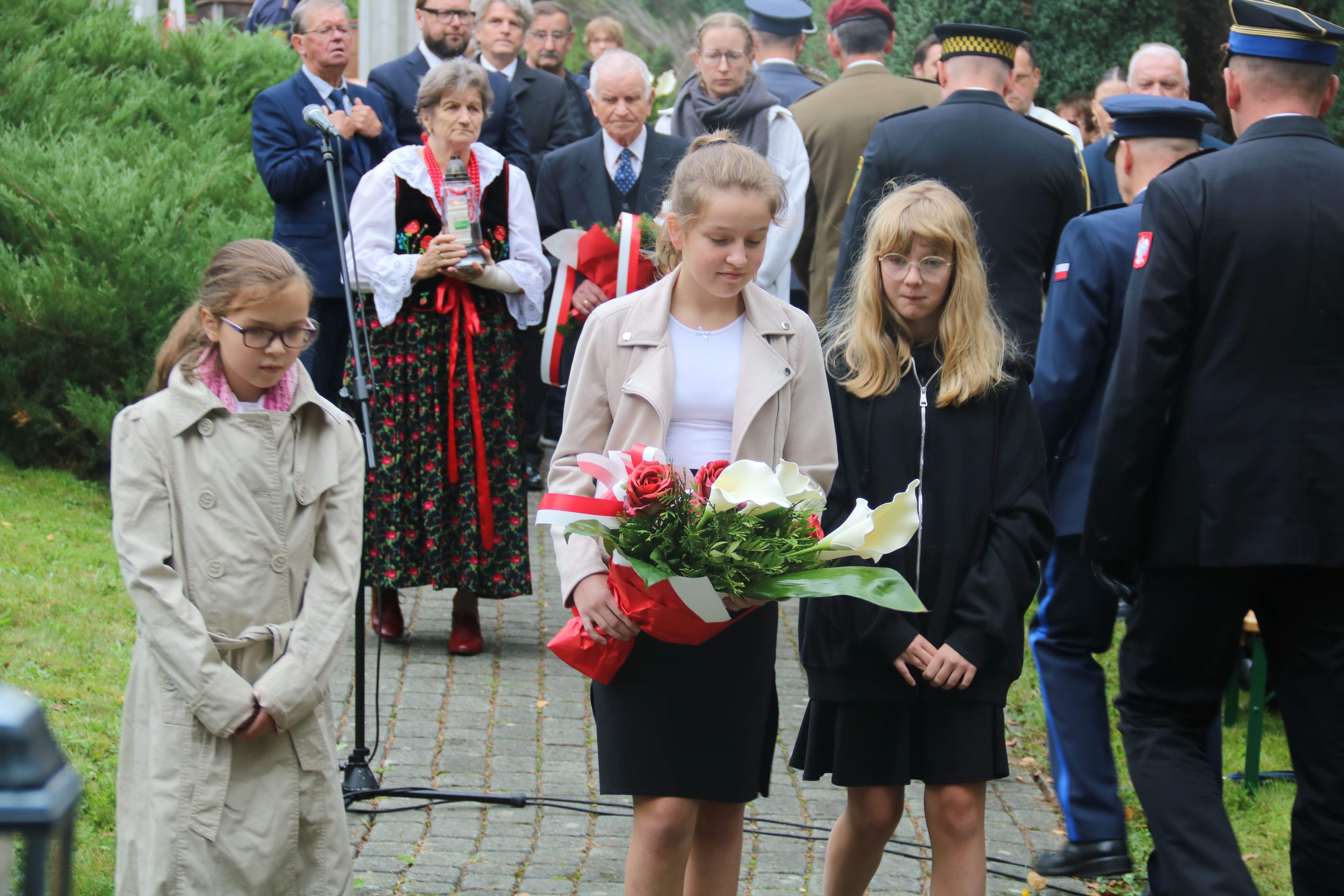 Stojący ludzie 