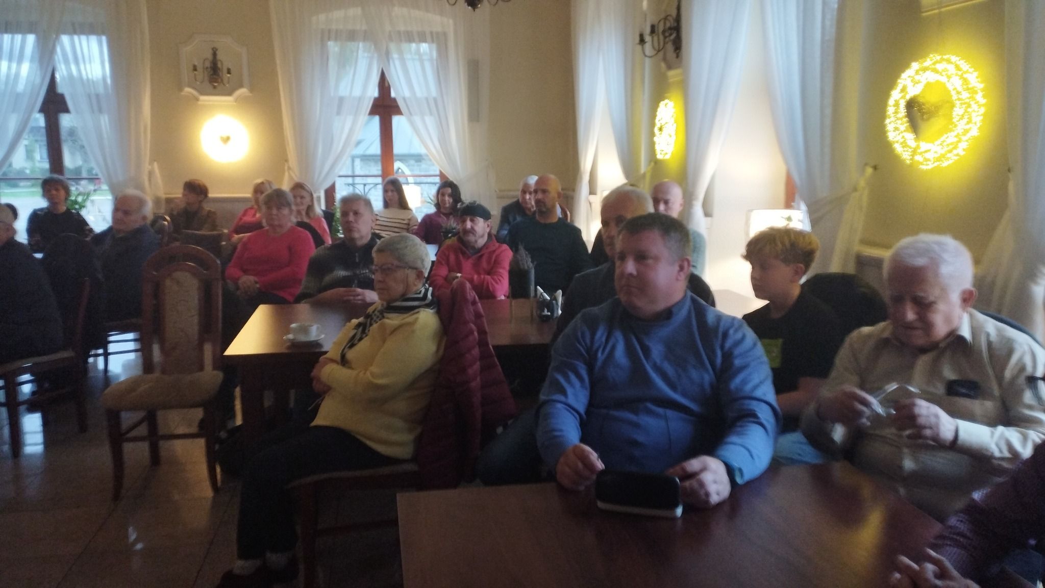 Na zdjęciu spotkanie z cyklu Szlakiem historii Hałcnowa