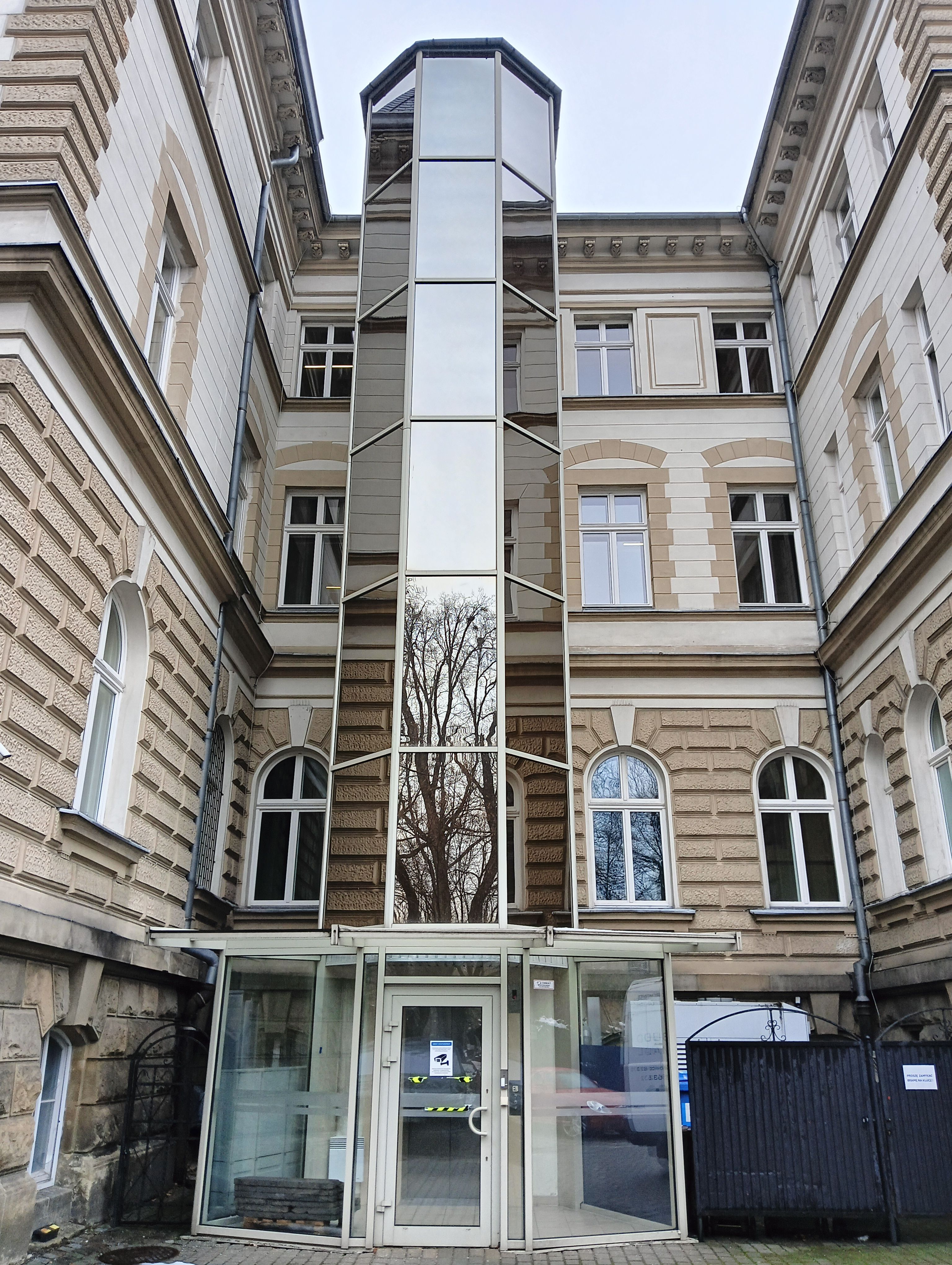 Na zdjęciu winda za Ratuszem w BB