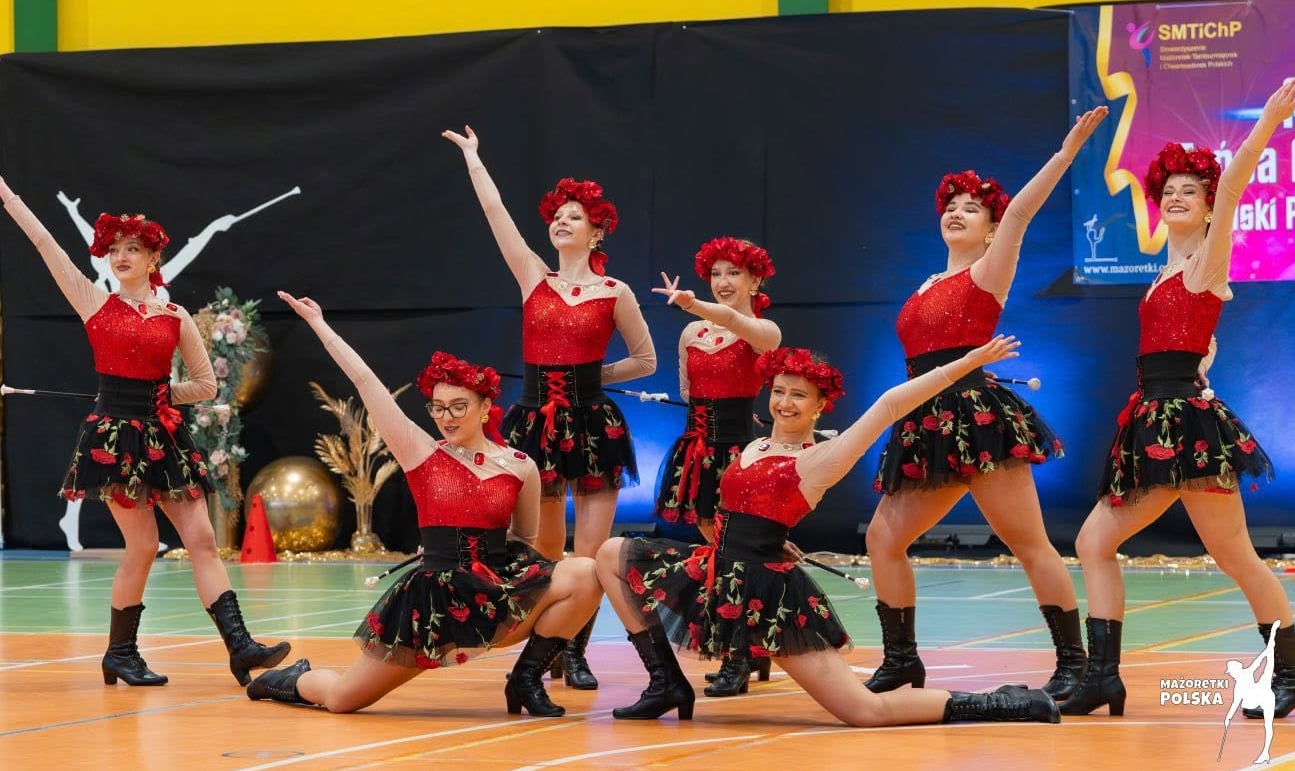 Na zdjęciu zespół mażoretek Carmen