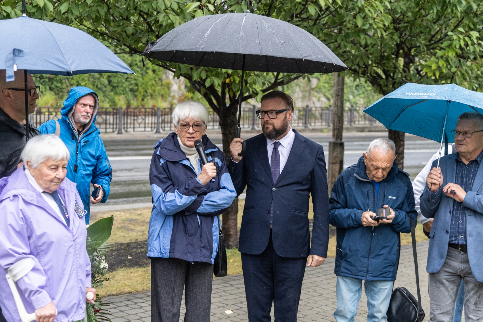 Na zdjęciu uroczystość pod pomnikiem lotników 