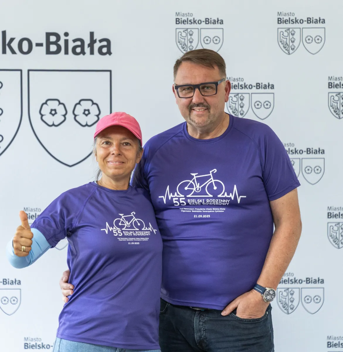 Na zdjęciu szefowa Beskidzkiego Towarzystwa Cyklistów Jolanta Koźmin i prezydent Jarosław Klimaszewski