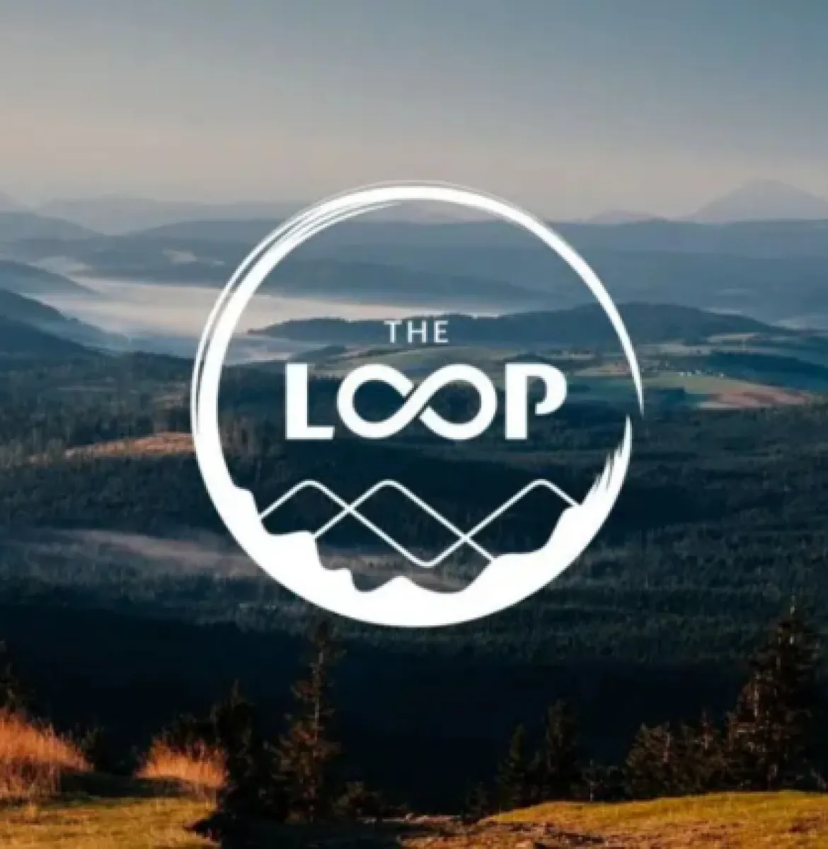 Logo the Loop na tle gór