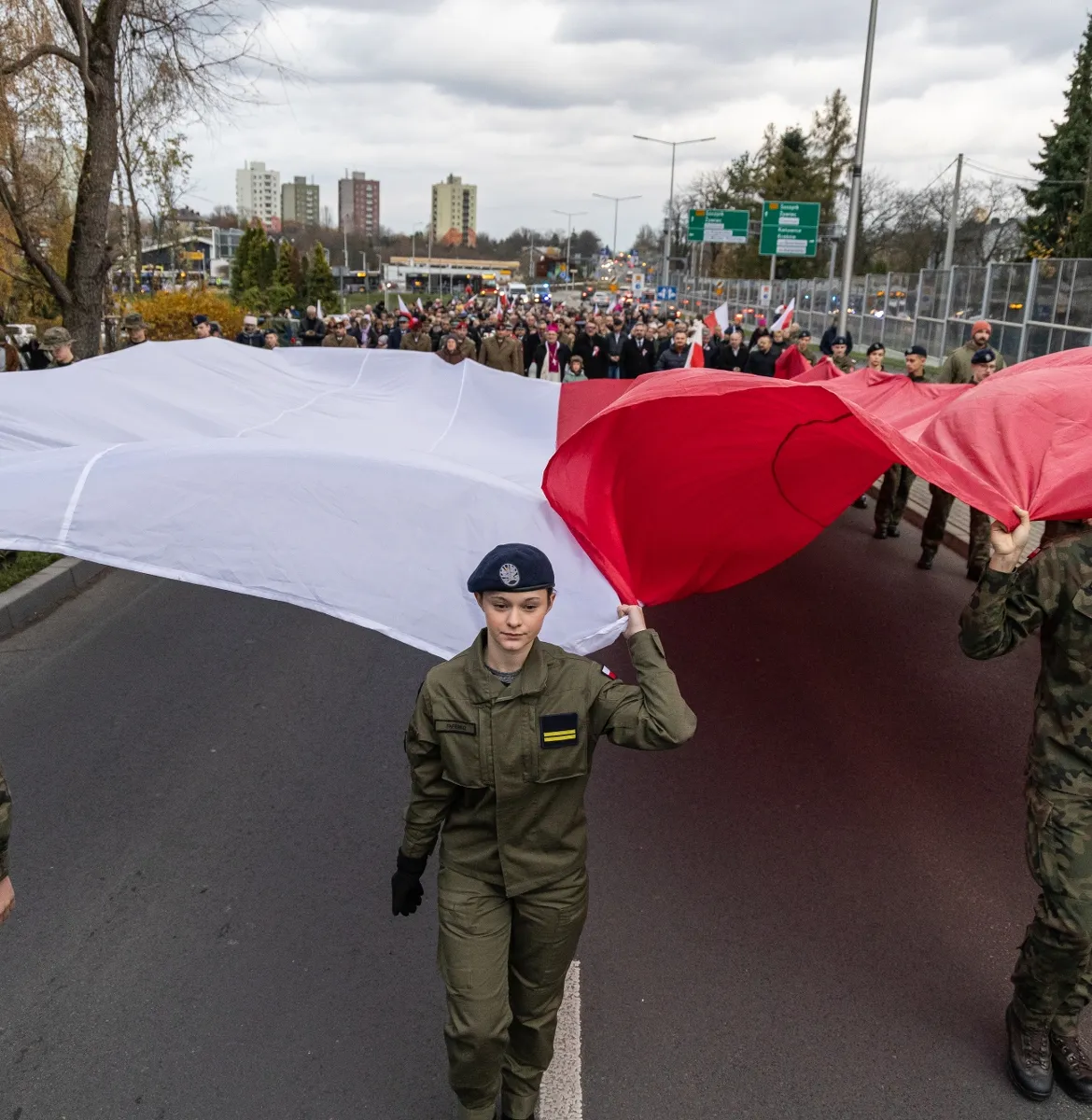 na zdjęciu ogromna flaga