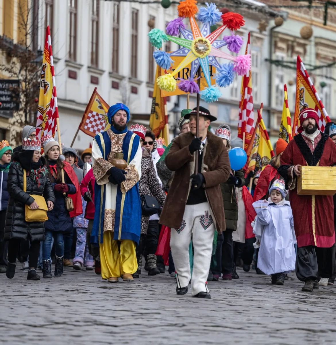 na zdjęciu trzej królowie