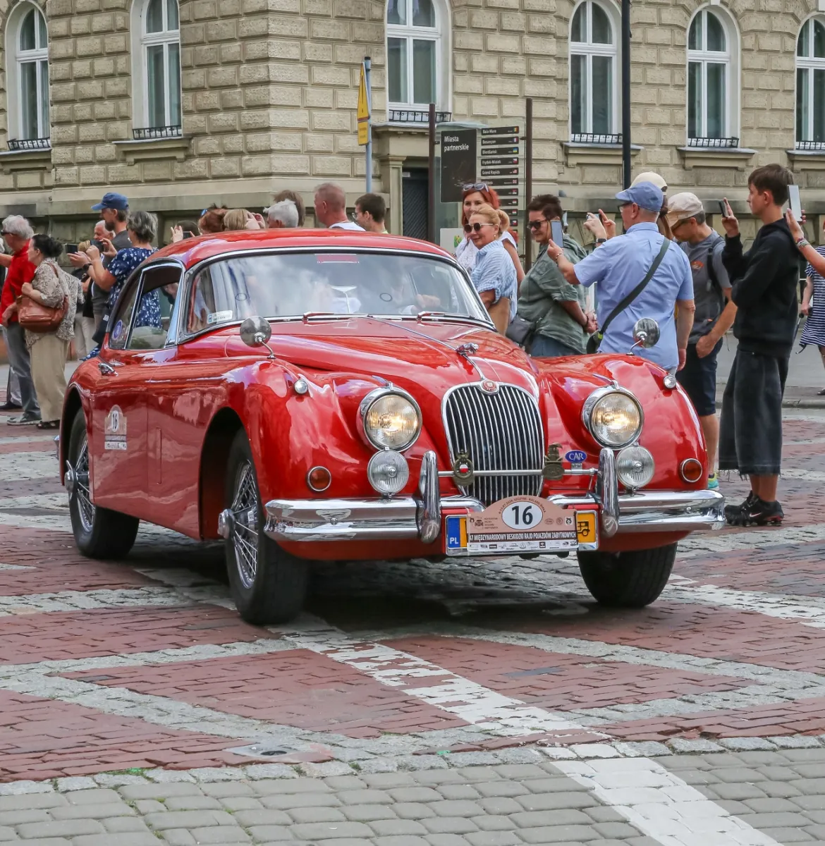 na zdjęciu zabytkowy pojazd