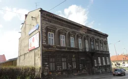 Krakowska 2 stan elewacji przed remontem. 