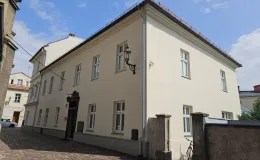 Plebania katedralna widok elewacji po remoncie.