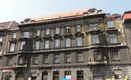 Kamienica przy ul. 3 Maja 29, widok elewacji frontowej.