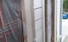 Staszica 3 renowacja detalu sztukatorskiego elewacji frontowej.