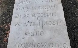 Kościół pw. św. Barbary nagrobek przy drodze procesyjnej po renowacji.