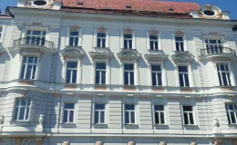 Kamienica przy ul. 3 Maja 29, elewacja frontowa po pracach konserwatorskich.
