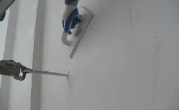 Zacieranie tynków prostych. Zacieranie tynków prostych.