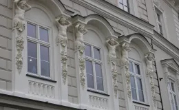 Ratuszowa 2, elewacja od strony pl. Wojska Polskiego po remoncie. Ratuszowa 2, elewacja od strony pl. Wojska Polskiego po remoncie.