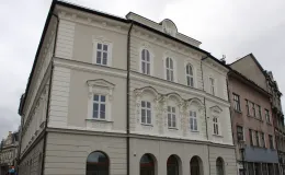 Ratuszowa 2, elewacja od strony pl. Wojska Polskiego po remoncie. Ratuszowa 2, elewacja od strony pl. Wojska Polskiego po remoncie.