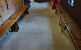 Kościół pw. św. Barbary wymiana posadzki betonowej w sobotach na nową z piaskowca.